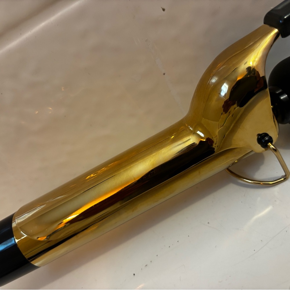 Elegant Gold and Black Hair Curler